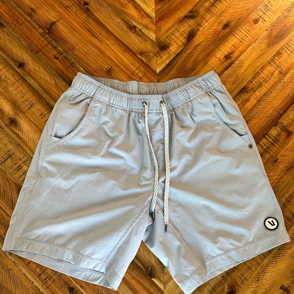 VUORI kore short gray